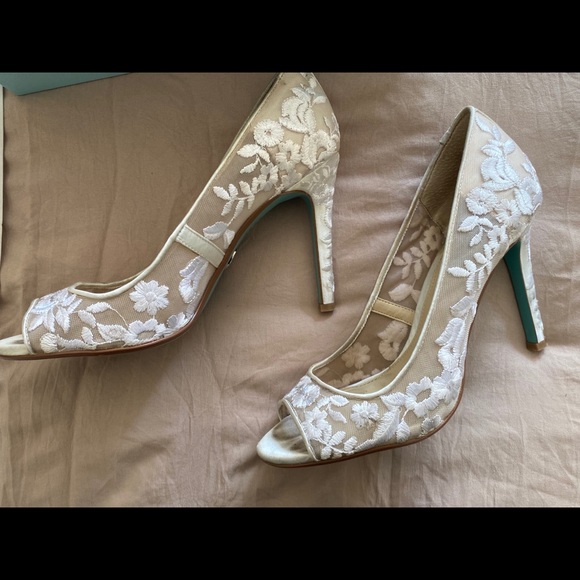 Heels - Picture 3 of 3